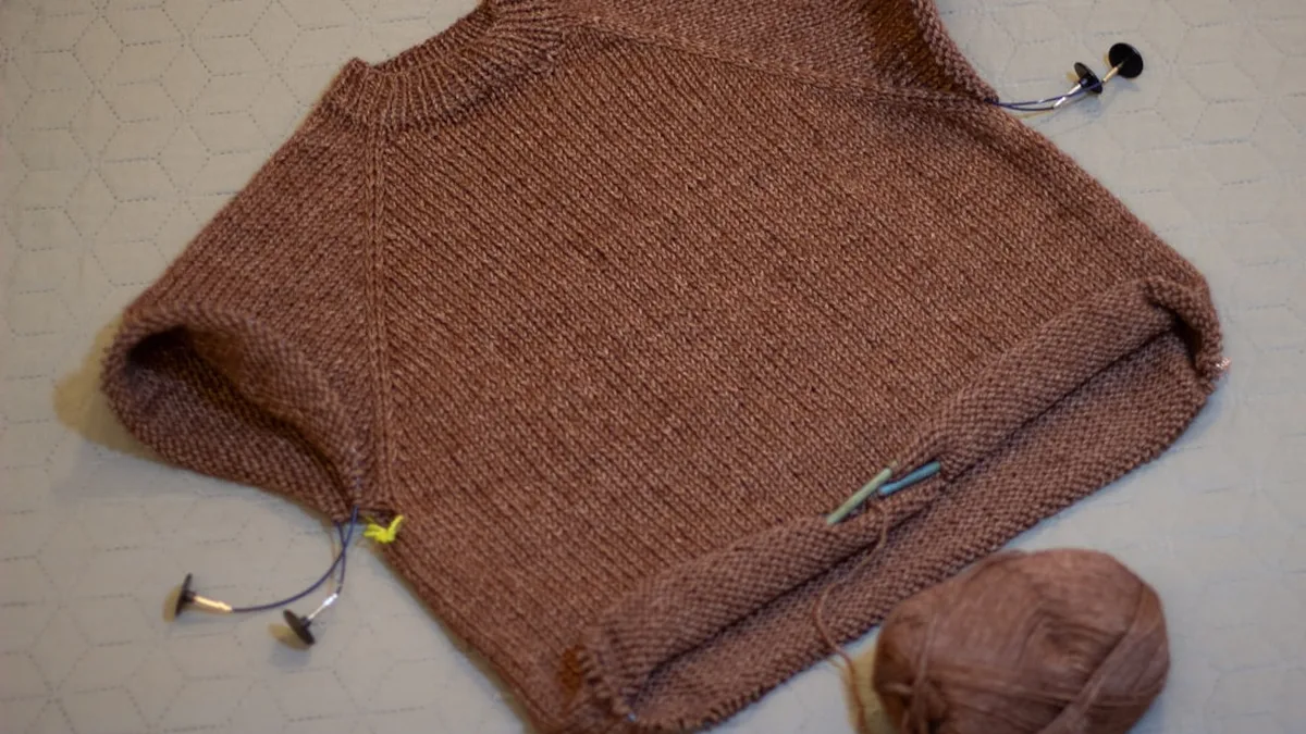 Modèle de pull sans manche à tricoter avec explication gratuit